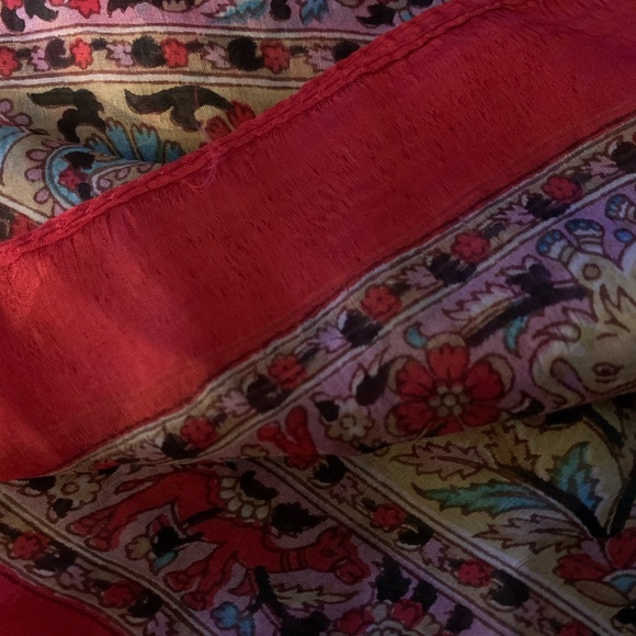 Beautiful print scarf - Picture 4 of 4